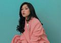 Isyana Sarasvati Rilis Lagu Stargazing. Yuk Tonton Video Musiknya!