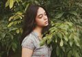 7 Gaya Kasual Yasamin Jasem yang Asyik Banget Buat Ditiru. Intip Yuk, Girls!