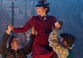 Enggak Cuma Poster Karakter, Mary Poppins Returns Juga Rilis Lagu Baru