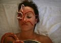 Dari 'Facial' Plasenta Hingga Pijat Ular, Ini 5 Perawatan Kecantikan Paling 'Gila' yang Pernah Dilakukan