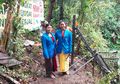 SMAN 1 Blahbatuh Bangun Alat Pengangkut Sampah di Sungai Terjal