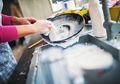Kebiasaan Mencuci Piring Seperti Ini Ternyata Bisa Sebarkan Bakteri