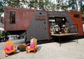 The Home That Runs on Dunkin', Kabin dengan Bahan Bakar Ampas Kopi