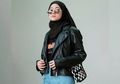 Tampil Edgy Bergaya 90an ala Selebgram Nining untuk Para Hijabers