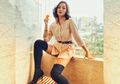Deretan Penampilan Seksi Marion Jola dengan Sepatu Over Knee Boots
