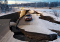 Jalan Terbelah Hingga Bangunan Hancur, Begini Penampakan Kota Alaska Usai Diguncang Gempa 7.0 Magnitudo