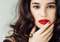 Jangan Pakai Lipstik Merah di 5 Waktu Ini, Girls! Bakal Bikin Norak!