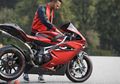 Tidak Sedang Berlomba, Lewis Hamilton Kecelakaan Motor di Spanyol