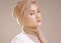Sering Tampil dengan Outfit 'Rame', Begini 7 Gaya Simpel Fatin Shidqia Sehari-hari!