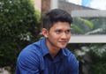 Gantikan Tugas Istri Beri Susu Anak, Penampilan Iko Uwais Tuai Pujian, Family Man Banget!