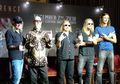 Salah Satu Personil Judas Priest Kenakan Kemeja Batik Saat Jumpa Pers
