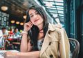 Sering Pakai Outer, Ini 8 Inspirasi Padu Padannya Ala Dea Annisa!