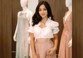 Jadi Sorotan, Nikita Willy dan Pacar Pakai Outfit Kembaran saat Hadiri Gala Premier Film Terbarunya