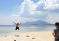 Menikmati Pantai Perawan dan Berenang Bersama Hiu di Karimunjawa