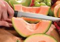 Selama Ini Anda Salah! Ini Cara Tepat Memotong Buah Agar Nutrisinya Tidak Hilang