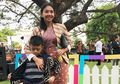 Ingatkan Ibunya Makan, Warganet Malah Salah Fokus dengan Ketampanan Putra Asri Welas, Mirip Artis Korea!