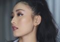 Tiru Winged Eyeliner Ala Natasha Wilona dengan 5 Eyeliner Spidol Ini, Yuk!
