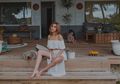 Seksinya Tampilan Jessica Iskandar dengan Balutan Slit Dress