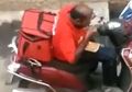 Gara-gara Videonya Viral, Pria Ini Dipecat dari Pekerejaanya, Ternyata Ini yang Dilakukan