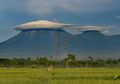 Wah, Gunung Semeru Terlihat Seperti Memakai Topi Caping Petani
