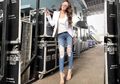 OOTD Olla Ramlan saat Pakai celana Jeans Harga Belasan Juta Rupiah