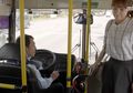Ikuti 8 Tips Ini Agar Tetap Aman Naik Bus! Wajib Tahu Nih Girls!