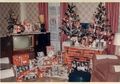Nggak Jauh Beda dengan Sekarang, Ini 10 Foto Dekorasi Pohon Natal di Era 50-60'an