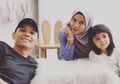 Bikin Haru, Begini Perlakuan Manis Istri Ben Kasyafani pada Anak Sambung, Mau Makan Saja Sampai 'Ngemper' di Teras Rumah