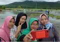 Miris, Media Inggris Soroti Warga Indonesia yang Narsis dan Asyik Foto Selfie di Tengah Pilunya Bencana Tsunami Banten