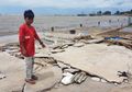 Layaknya Aditia, Bocah Berusia 12 Tahun Ini Telah 4 Kali Diterjang Ombak Tsunami Banten