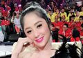 Mistis, Dewi Perssik Dipelet Hingga Wajahnya Gosong, Sembuh setelah Minum Urin Ibunda!