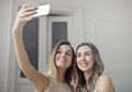 Bahaya 'Selfie Wrist' Saat Berswafoto, Awas Dapat Dialami Siapa Saja!