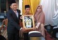 Viral! Pasangan Pengantin di Kebumen Menikah dengan Mahar Sandal Jepit, Ternyata Punya Makna yang Mendalam
