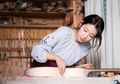 Ini Lho yang Dilakukan Masing-Masing Zodiak Kalau Sendirian di Rumah!