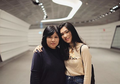 Selalu Kompak, Intip 6 Gaya Fashion Isyana Sarasvati bareng Sang Mama!