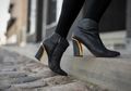 4 Cara Tampil Modis dengan Ankle Boots, Intip yuk!