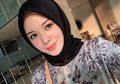 Yuk Tampil Flawless Ala Ayana Moon dengan 4 Lipstik Peach Ini, Girls!