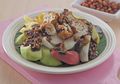 Resep Membuat Rujak Buah Bumbu Petis, Ngerumpi Bareng Tetangga Jadi Makin Seru