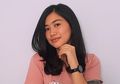 Suka Pakai Sneakers? Intip Padu Padan Kece Ala Josephine Firmstone, Yuk!