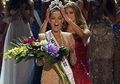 Super Romantis! Miss Universe 2017 Demi-Leigh Nel-Peters Dilamar Atlet Sepakbola