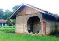 Sukabumi Dilanda Hujan Es Hingga Angin Puting Beliung, Atap Rumah Terbawa Angin Hingga Tertimpa Pohon Tumbang