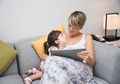 Duh, Bagaimana, sih, Cara Menjawab Pertanyaan Anak Soal Prostitusi?
