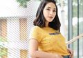 Kepoin dan Tiru 6 Gaya Kece Dinda Kirana dengan Outfit Warna Kuning!