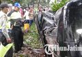 Angkut Uang Rp 700 Juta, Sebuah Mobil dari Tulungagung Hilang Kendali dan Menyasak Pagar Rumah hingga Kebun Pisang
