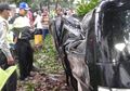 Mobil Pengangkut Uang Rp 700 Juta Kecelakaan di Tulungagung, Berakhir Ringsek di Kebun Pisang Warga