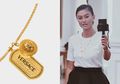 Seharga Rp 500 Juta, Inilah Busana dan Aksesoris Agnez Mo Saat Bertemu Presiden Jokowi di Istana Negara!