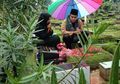 Billy Syahputra Rayakan Ulang Tahun di Pusara Olga Syahputra