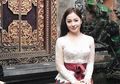 Gaya Manis Nikita Willy dengan Model Kebaya Bali yang Bisa Jadi Inspirasi!