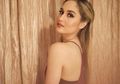 Inspirasi 7 Model Dress Formal Ala Cinta Laura Buat Outfit Kondangan!