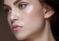 Udah Mengikuti 4 Tren Makeup 2019 Ini? Glowing Look Masih Ngetren Lho!